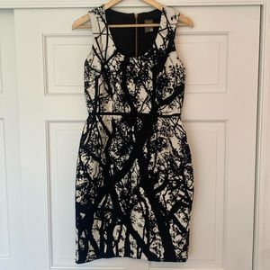 Sleeveless back zip dress, bowtie at waist.